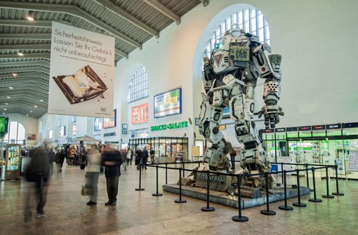 Im Stuttgarter Hauptbahnhof ist der Titan Betty am Freitag bis einschließlich 18 Uhr zu bewundern. Foto: Electronic Arts
