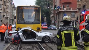 An der Ecke Bebel-/Claudiusstraße haben sich schon mehrfach Unfälle ereignet, der letzte im Juli. Dabei sind zwei Menschen verletzt worden. Foto: Andreas Rosar
