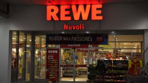 Ein Unbekannter hat einen Supermarkt in Stuttgart überfallen. Foto: Andreas Rosar Fotoagentur-Stuttg