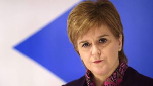 Aufgeschoben ist nicht aufgehoben: Schottlands Regierungschefin Nicola Sturgeon hält am Plan für Schottlands Unabhängigkeit fest. Zuerst soll aber die Coronakrise  überwunden werden. (Archivbild) Foto: AFP/JOHN LINTON
