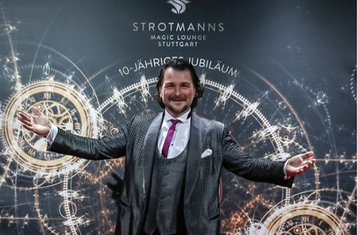 Magier Thorsten Strotmann lädt  vom 12. Juni an wieder Zuschauer in sein Theater im Römerkastell ein. Foto: Lichtgut/Julian Rettig