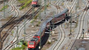 Mehr als zwei Wochen nach dem tödlichen Angriff eines 27-Jährigen auf Passagiere eines Schweizer Zugs ist ein zweites Opfer seinen Verletzungen erlegen. (Symbolbild) Foto: dpa