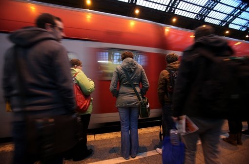 Am Montag kommt es bundesweit zu Verspätungen im Fernverkehr der Deutschen Bahn. Foto: dpa