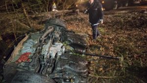 Unfall bei Calw: Das Auto eines 21-Jährigen ist in zwei Teile gerissen worden. Foto: 7aktuell.de/Oskar Eyb