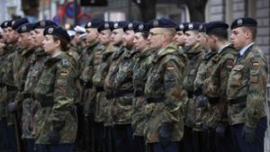 Die JA versucht gezielt, Bundeswehrangehörige als Mitglieder anzuwerben. (Symbolfoto) Foto: AFP/DANIEL ROLAND