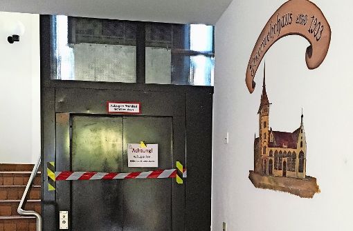 Der Aufzug im Alten Feuerwehrhaus in Heslach ist immer noch kaputt. Foto: Nina Ayerle