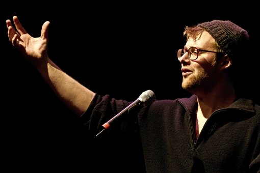 Lars Ruppel ist amtierender deutschsprachiger Poetry-Slam-Meister. Wie er zu dem Titel kam, zeigt er am Sonntag im Gazi-Stadion. Foto: privat