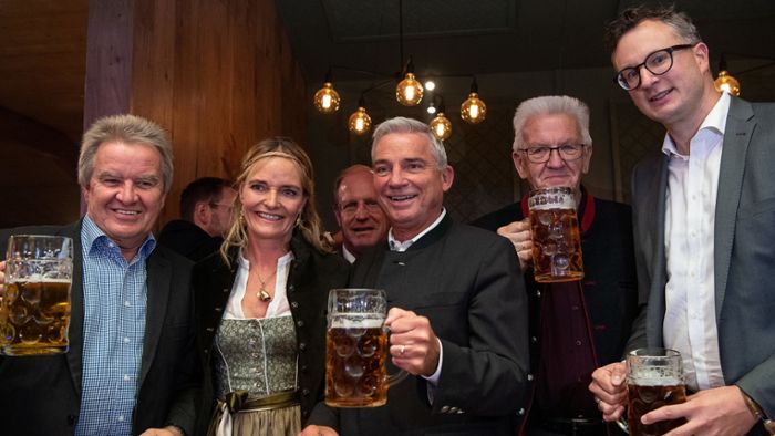 Kretschmann und Minister besuchen Volksfest in Bad Cannstatt