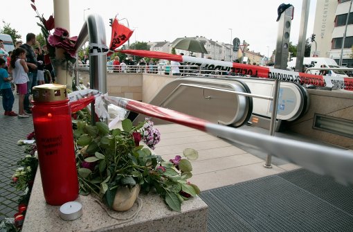 In der Nähe des Tatorts haben Münchner Blumen und Kerzen abgelegt. Foto: Getty Images Europe