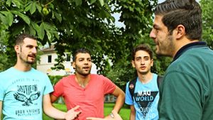 Wie  werden die Menschen in Deutschland künftig auf Flüchtlinge reagieren? Syrer aus Stuttgart stellen sich bange Fragen. Foto: hsp