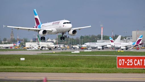 Der Flugverkehr ist Klimaschützern ein Dorn im Auge – an diesem Samstag wollen sie zum Stuttgarter Flughafen kommen. Foto: dpa/Bernd Weißbrod