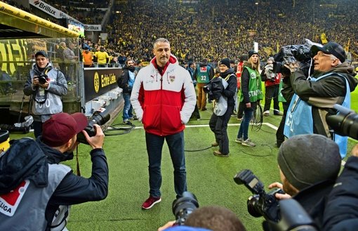 VfB-Interimstrainer Kramny: Mit ihm als Chefpilot gegen den Abstieg? Foto: dpa