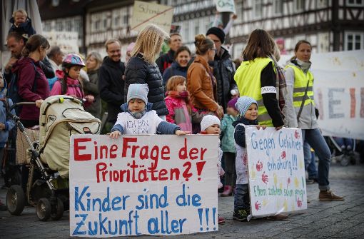 Eltern und Kinder wollen höhere Kita-Gebühren verhindern. Foto: Gottfried Stoppel
