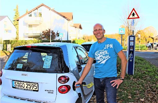 Jörn Salini nutzt die E-Autos der Car2go-Flotte vor allem für Fahrten zwischen dem Flughafen und seinem Zuhause in Heumaden. Foto: Caroline Holowiecki