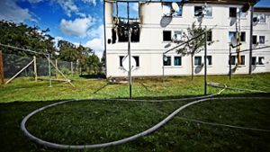 Die Flammen und das Löschwasser haben der  Asylunterkunft an der Kirchheimer Straße 2012  schwer zugesetzt. Foto: Heinz Heiss