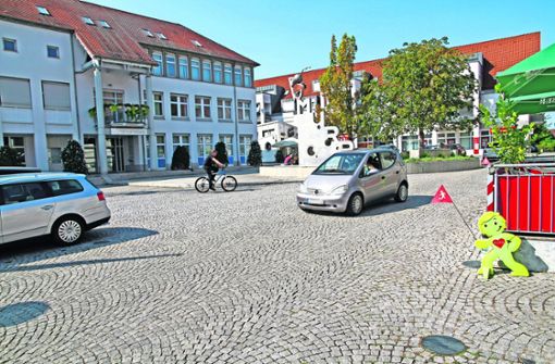 Auf dem Dorfplatz in Murr ist das Parken schon immer erlaubt. Foto: Oliver von Schaewen