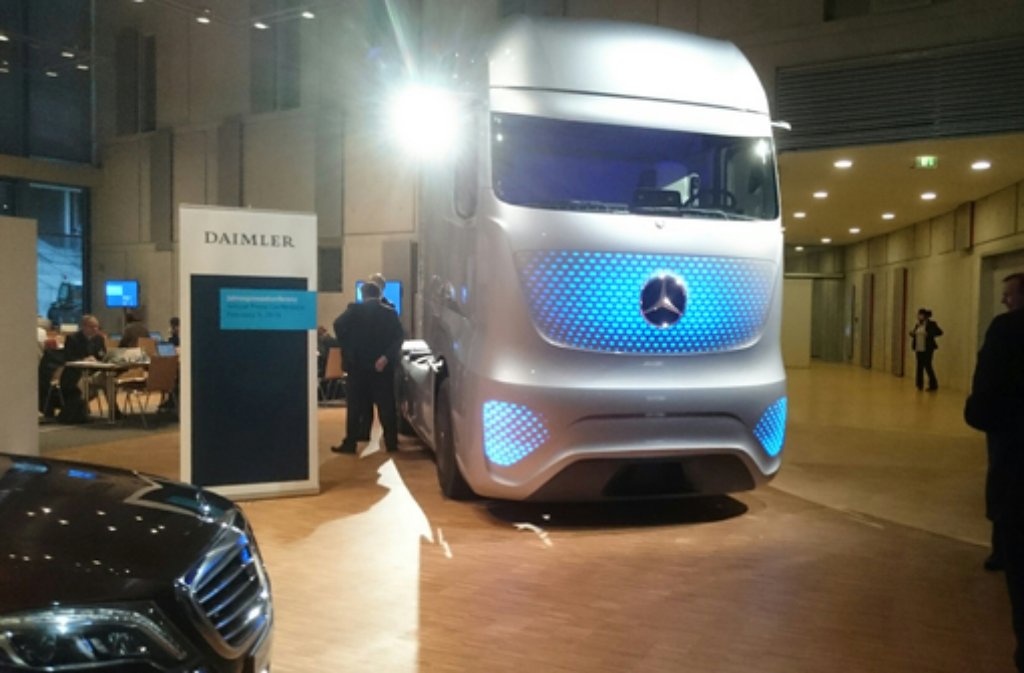 Die Weltpremiere  hatte er bei der IAA in Frankfurt im vergangenen Jahr gefeiert, nun war er auch bei der Jahrespressekonferenz von Mercedes-Benz zu bestaunen. Der autonom fahrende Future Truck 2025.