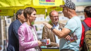 Judith Skudelny am FDP-Wahlkampfstand auf der Königstraße Foto: Lichtgut/Julian Rettig