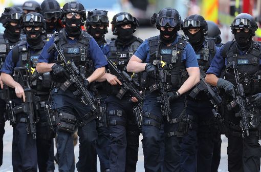 Schwer bewaffnete Polizisten sind in den Straßen von London nach dem Anschlag zu sehen . Foto: Getty Images Europe