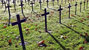 31 Soldaten aus Heumaden sind im Zweiten Weltkrieg gefallen, 16 galten als verschollen. Details zum gestorbenen Walter Manßhardt gibt es in unserer Fotostrecke. Foto: dpa