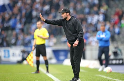 VfB-Trainer Sebastian Hoeneß glaubt auch nach der Niederlage bei Hertha BSC weiter an den Klassenverbleib. Foto: Pressefoto Baumann/Cathrin Müller
