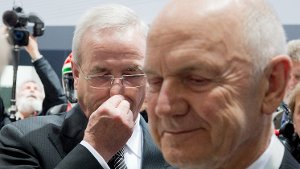 Ferdinand Piech (r.) und der Volkswagen-Chef Martin Winterkorn. Foto: dpa