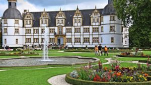 Das Schloss Neuhaus ist eine Station entlang der Paderwanderung. Foto: Tourist Information Paderborn