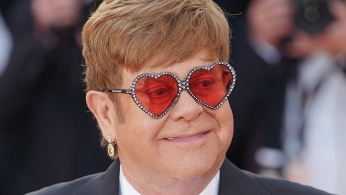Einmal aussehen wie Elton John: Sänger bringt TikTok-Filter heraus