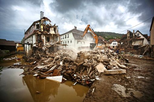Starkregen kann verheerende Folgen haben: Abbrucharbeiten in Braunsbach nach der Sturzflut von 2016 Foto: /Stoppel