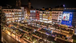 Der Weihnachtsmarkt ist in voller Schönheit in die Stuttgarter City zurückgekehrt. Foto: dpa/Christoph Schmidt