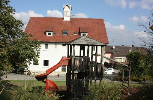 Geht es nach dem Willen der Verwaltung wird die Stettener Feuerwehr auf diesem Hang am   alten Rathaus ihr neues Domizil erhalten. Foto: Natalie Kanter