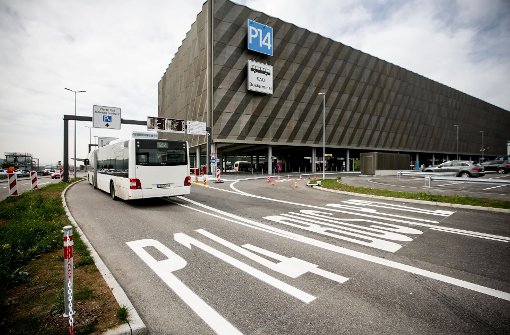 Der neue Fernomnibusbahnhof ist schon am Flughafen, der Schienenanschluss soll bald folgen. Foto: Lichtgut/Leif Piechowski