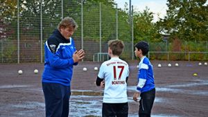 Der 30-jährige Tobias Teuber trainiert seit drei Jahren die D-Junioren des TSV Heumaden – früher als Student und heute als Berufstätiger. Foto: Wiebke Wetschera
