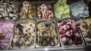 Zehn Eissorten machen 80 prozent des Verbrauchs aus - in unserer Bildergalerie verraten wir Ihnen das Geheinmnis eines guten Erdbeereises. Foto: Leif Piechowski