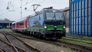 Einer der für Tempo 200 ausgelegten neuen Nahverkehrszüge für die Verbindung Wendlingen–Ulm Foto: dpa/Ilkay Karakurt