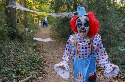 Grusel-Clowns verbreiten derzeit Angst und Schrecken – teilweise kommt es auch zu Körperverletzungen. Foto: dpa