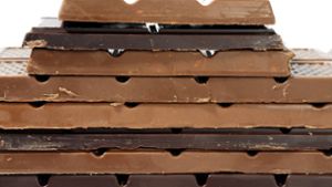 232 Tafeln Schokolade stahl der Unbekannte aus einem Supermarkt. (Symbolbild) Foto: IMAGO / Niehoff