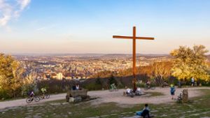 Schlemmen mit  Aussicht: In Stuttgart ist das an vielen Orten möglich – zum Beispiel am Birkenkopf. Foto: IMAGO / imagebroker