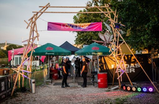 Das Lovepop Open Air und Club Festival lädt dieses Jahr zum zweiten Mal queeres und open-minded Publikum zum Feiern am Fluss ein. Foto: Lichtgut/Christoph Schmidt