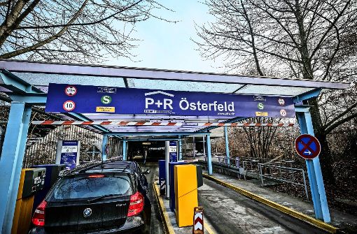 Seit der Umstellung auf das P+R-Konzept bleiben viele Parkplätze im Österfeld leer, kritisiert der Bezirksbeirat. Foto: Lichtgut/L. Piechowski