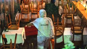 Spurensicherung: Die Polizei ist  im Juli nach einem Tötungsdelikt in einem italienischen Lokal  in der Innenstadt im Einsatz. Foto: 7aktuell.de/Simon Adomat