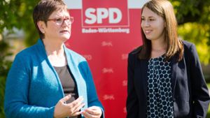 Leni Breymaier (links), designierte Landesvorsitzende der SPD-Baden-Württemberg, hält an der umstrittenen Personalie Luisa Boos (rechts) fest. Foto: dpa