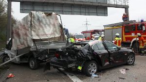 Auf der Autobahn 5 hat sich am Freitagnachmittag ein schwerer Autounfall zugetragen, bei dem fünf Menschen verletzt worden sind. Foto: www.7aktuell.de | Aaron Klewer