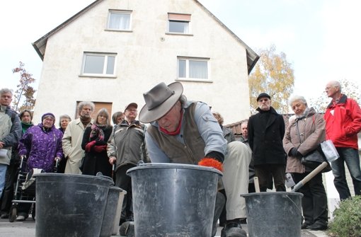 Die letzten drei Stolpersteine hat der Künstler Gunter Demnig im November 2013 in Bad Cannstatt verlegt. Darunter war der 100. Stolperstein im Bezirk. Foto: Maira Schmidt