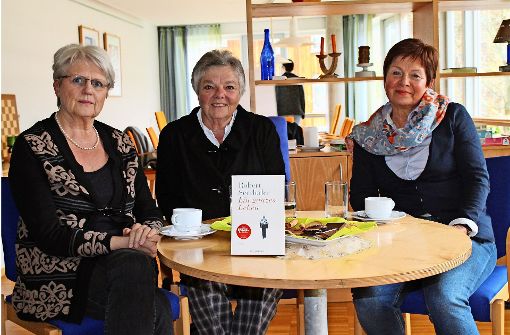 Gudrun Keller, Ursel Kaus und Anne Franke (von links) werden künftig den Literarischen Salon im Haus Rohrer Höhe gestalten. Foto: Sabine Schwieder
