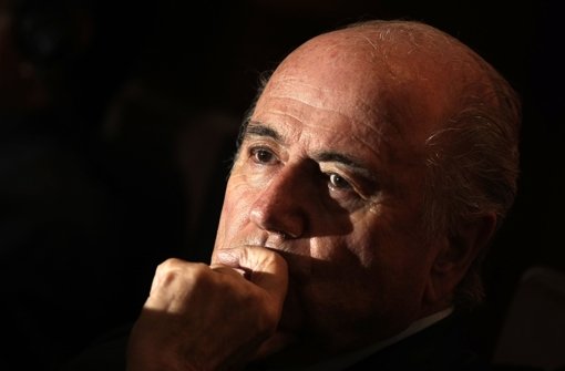 Kann sich Sepp Blatter noch bis zum Ende des Jahres als Fifa-Präsident halten? Foto: dpa