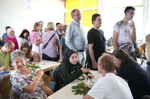 Ehrenamtliche des  Freundeskreises Asyl Ostfildern kümmert sich um Flüchtlinge. Foto: Horst Rudel