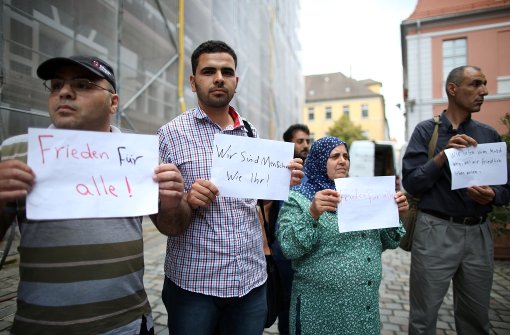 Flüchtlinge demonstrieren in Ansbach für den Frieden. Foto: dpa