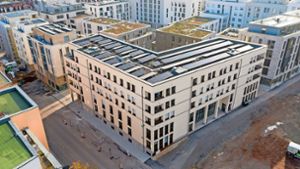 Ein Gebäude im Olga-Areal in Stuttgart mit einem Solardach. Es ist im SWSG-Portfolio die Ausnahme. Foto: Archiv SWSG/Jakob Marwein