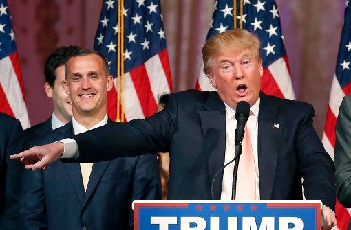 Donald Trump feuert seinen Wahlkampf-Manager Corey Lewandowski (links), der sich zuvor noch gut gelaunt  zeigte. Foto: AFP